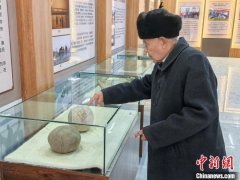 （走进中国乡村）新疆“百年足球